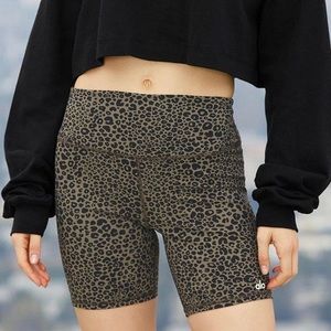 ALO Yoga Vapor High Waist Leopard print Biker Shorts (bike) SMALL